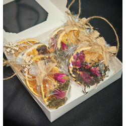 8 x Tea-infused orange slices to hang on the Christmas tree